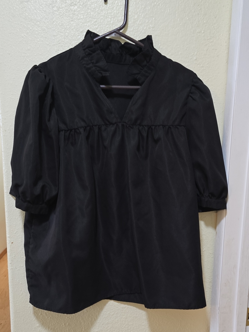 Black Ruffled V-Neck Puff Sleeve Women's Top